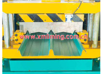 YX40-215-430 成型机特写